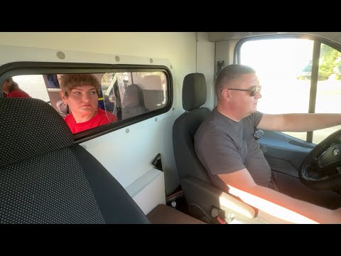 Видео: Дорогу скорой помощи!