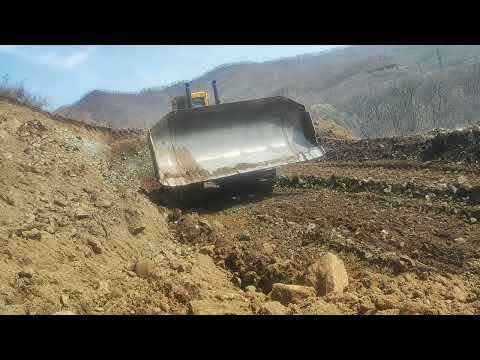 Видео: бульдозер т -500 в работе (ровняет сопки)