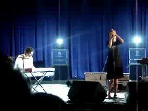 Видео: Земфира-Мальчик (Анапа, 27.08.2008)