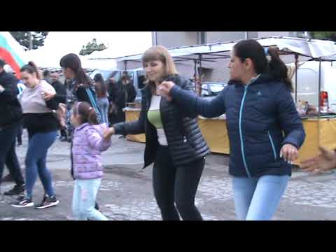 Видео: Китка от Странджа....изп.орк.Бургас ,Яна Бюикова и Кристина Стойкова