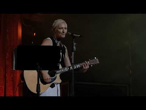 Видео: Диана Арбенина - Юго-2 (акустика, СПб, 14.03.2020)