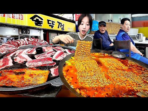Видео: Хозяева сказали, что я страшная 😂 Лапша и 10 порций мяса на гигантской сковороде 40 лет!