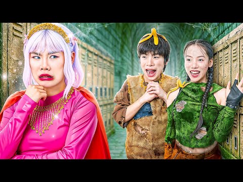 Видео: Первый День Принцессы В Школе Для Бедных!