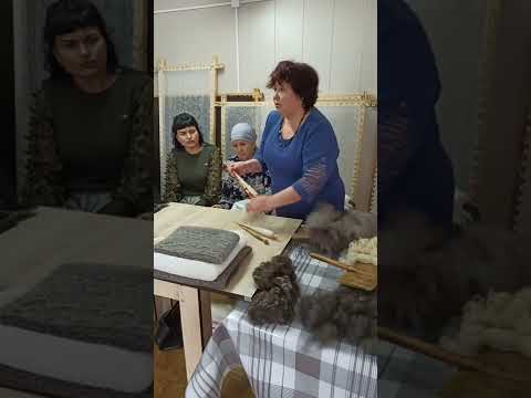 Видео: ОНЛАЙН-ТРАНСЛЯЦИЯ 2 УРОКА "ШКОЛЫ ПУХОВНИЦ". ТЕМА: ПРЯДЕНИЕ ПУХОВОЙ НИТИ.