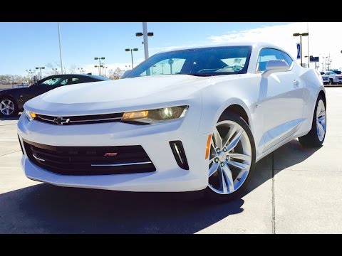 Видео: Полный обзор Chevrolet Camaro 2LT RS Coupe 2016 года / Запуск / Выхлоп / Короткий пробег