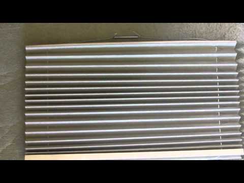 Видео: Как перетянуть плиссированную штору на окно автодома «день/ночь»