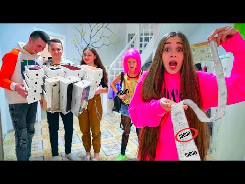 Видео: ДАЯНА КУПУВА IPHONES ЗА ВСИЧКИТЕ СИ ПРИЯТЕЛИ? 🤑 Харчим пари 24 часа!