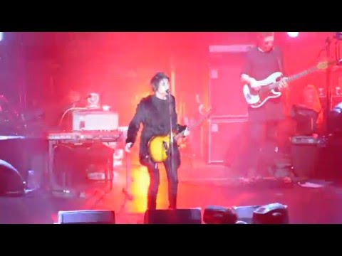 Видео: Земфира - Брызги. Live Омск 4.02.2016 "Маленький человек"