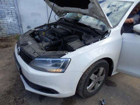 Видео: Volkswagen Jetta течь воды в салон из-за плохой герметизации кузова