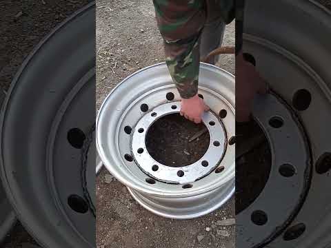 Видео: Колеса от фуры,высокого давления,, батон,, на тракторную телегу, прицеп. переделываем диски колеса
