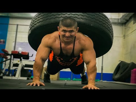 Видео: Келдибек Атайбеков Качок 50 кг дөңгөлөк менен отжимания жасап төш кол булчуңдарын чыгарат
