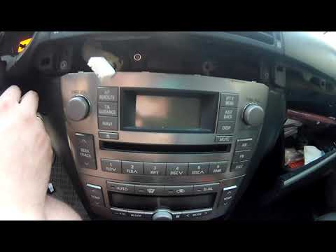 Видео: Ремонт дисплея штатной магнитолы Toyota Avensis