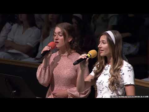 Видео: Пение «Я колени склоню…» —  Дженнифер и Дженни Стуковы