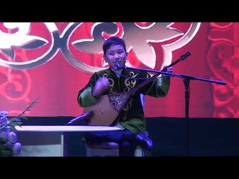 Видео: «Аулға да Сүгір ай келді деп» жас ақындар айтысы