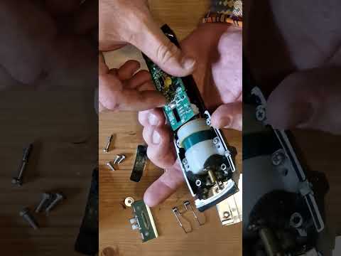 Видео: Разборка и сборка машинки для стрижки Babyliss