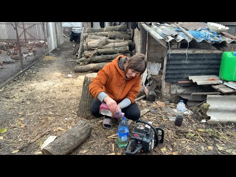 Видео: В хаті холодно дров немає отже потрібно напиляти