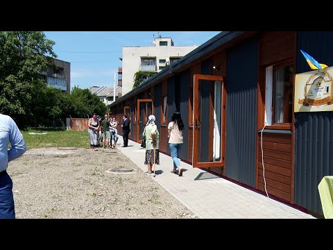 Видео: Житло для переселенців: у Мукачеві відкрили модульне містечко