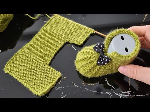 Видео: Как связать носки для новорожденного