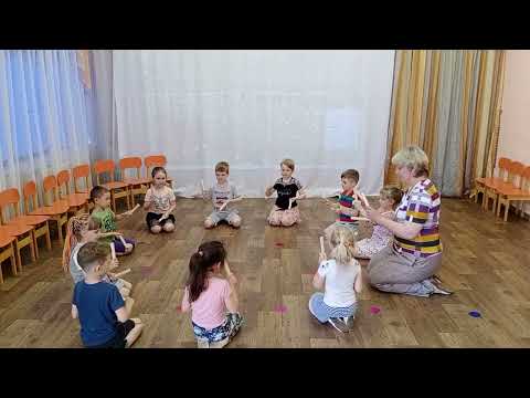 Видео: Игра на клавесах "Повтори ритм"