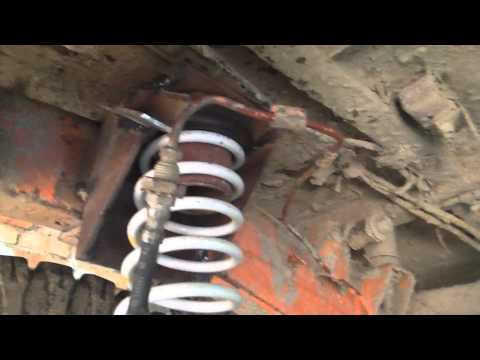 Видео: УАЗ-31512 установка пружин в помощь рессорам  часть 2