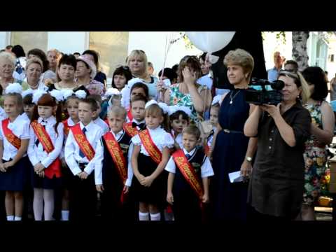 Видео: Ржака! "Ломает" парня на линейке.
