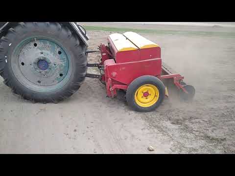 Видео: Обзор сеялки Juko...сеем финской сеялкой...