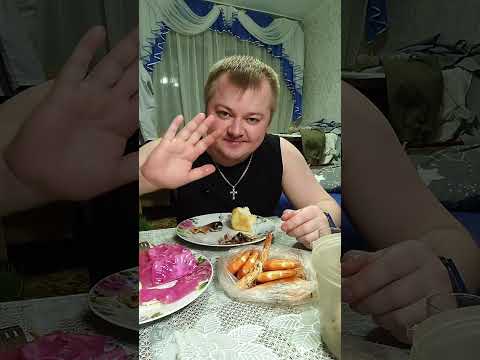 Видео: 🐟 Мукбанг: копчёная скумбрия и креветки — солёный кайф 😋