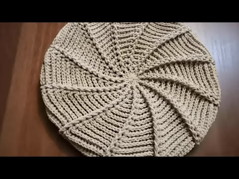 Видео: Берет осень-зима крючком для начинающих.  Берет рельефными столбиками. Takes the fall-winter.