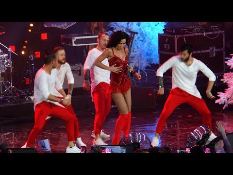 Видео: Ольга Бузова  - Хит парад  - live - партийная зона Муз ТВ 10 декабря 2017