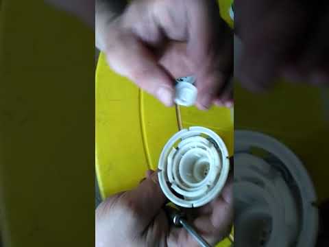 Видео: Не рабочий клапан крышки бензобака педжеро спорт