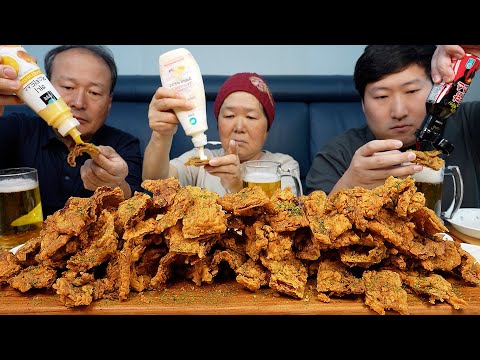 Видео: KKANGDWAEHU, жареные маринованные ребрышки - кулинарное шоу Мукбанг
