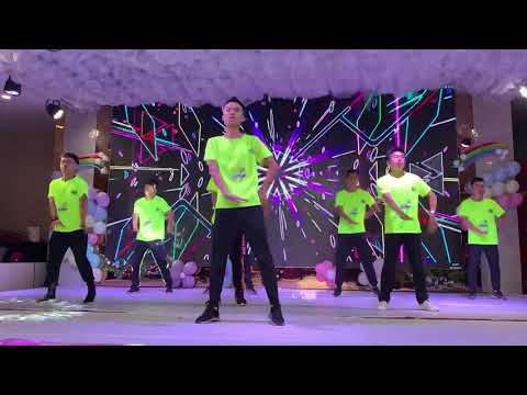 Видео: Танец учителей физкультуры