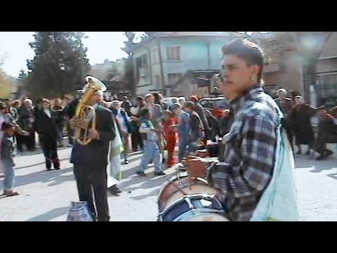 Видео: ВЕЛИКДЕН в Гъмзово '2007 (поменално хоро) / EASTER in Gamzovo '2007 (memorial dance)