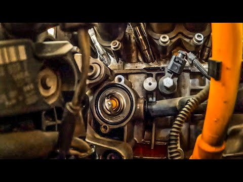 Видео: Замена термостата Шкода Октавия а5 1.6