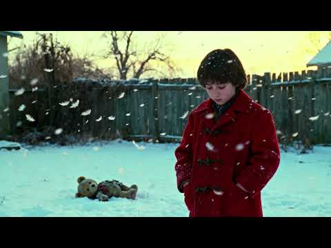 Видео: Снег во дворе