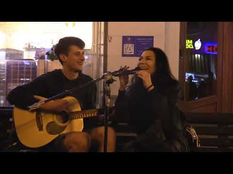 Видео: Ёлка и Рома Руденко( На Арбате) - Берегом.