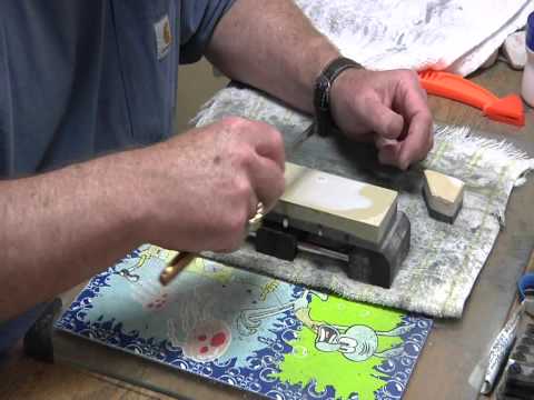 Видео: Заточка опасной бритвы одним камнем с использованием Coticule