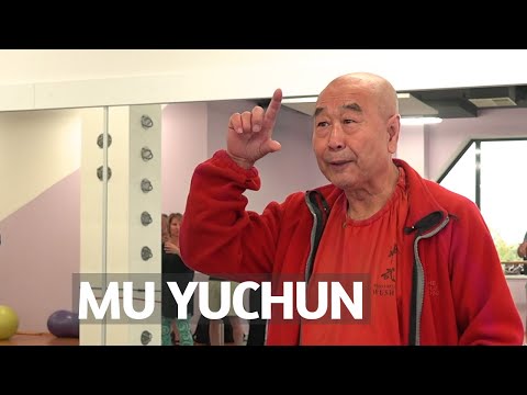 Видео: Древнее упражнение "Восемь кусков парчи" для здоровья. Му Юйчунь.