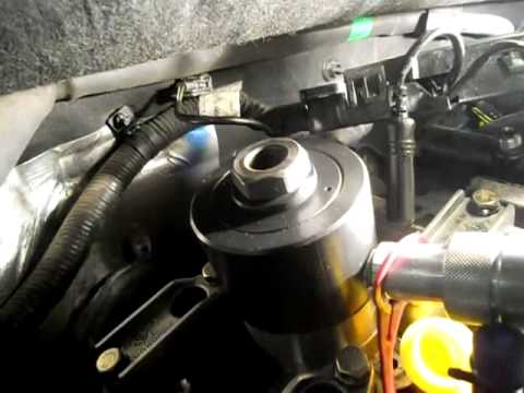 Видео: Снятие топливной форсунки 4-го цилиндра SsangYong Kyron гидравлическим инструментом