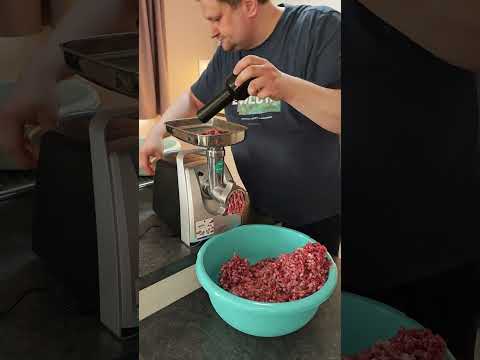 Видео: Мясорубка электрическая BOSCH MFW68640