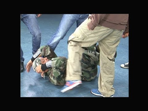 Видео: НА ЗЕМЯТА! РИТАНЕ ДО СМЪРТ! - майор Франц - урок 15 - бойно учение ТИУН