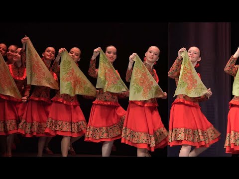 Видео: "Уральский сувенир", ансамбль "Школьные годы". "Ural Souvenir", ensemble "School Years".