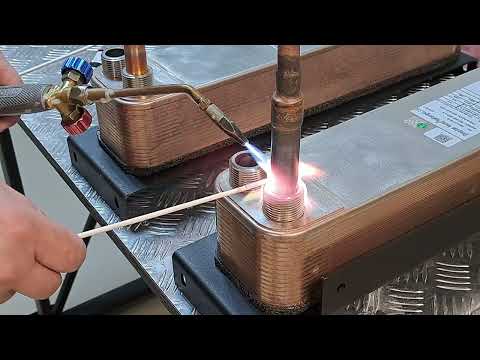 Видео: Пайка пластинчатого теплообменника резьба-резьба.