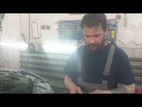 Видео: Регулировка зазоров клапанов 11182 двигателя