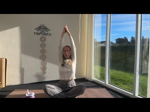 Видео: Практика 6 | 3 раунди дихання яке розширяє світогляд і легка йога