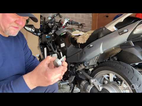 Видео: Защитные дуги. Как обычно- болгарка , сварка . Kawasaki GTR 1400