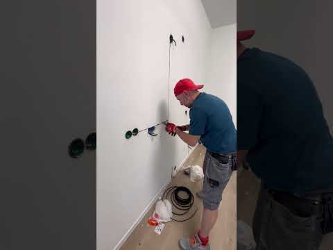 Видео: Перенос розеток на кухне