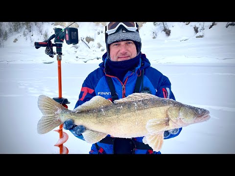 Видео: Ловля судака и окуня на реке Чусовая!
