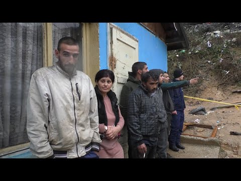 Видео: Свлачище затрупа 11 души в Смолян