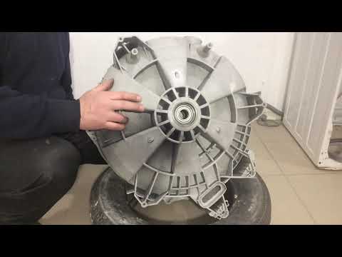 Видео: Замена подшипников в стиральной машины  Electrolux с не разборным баком